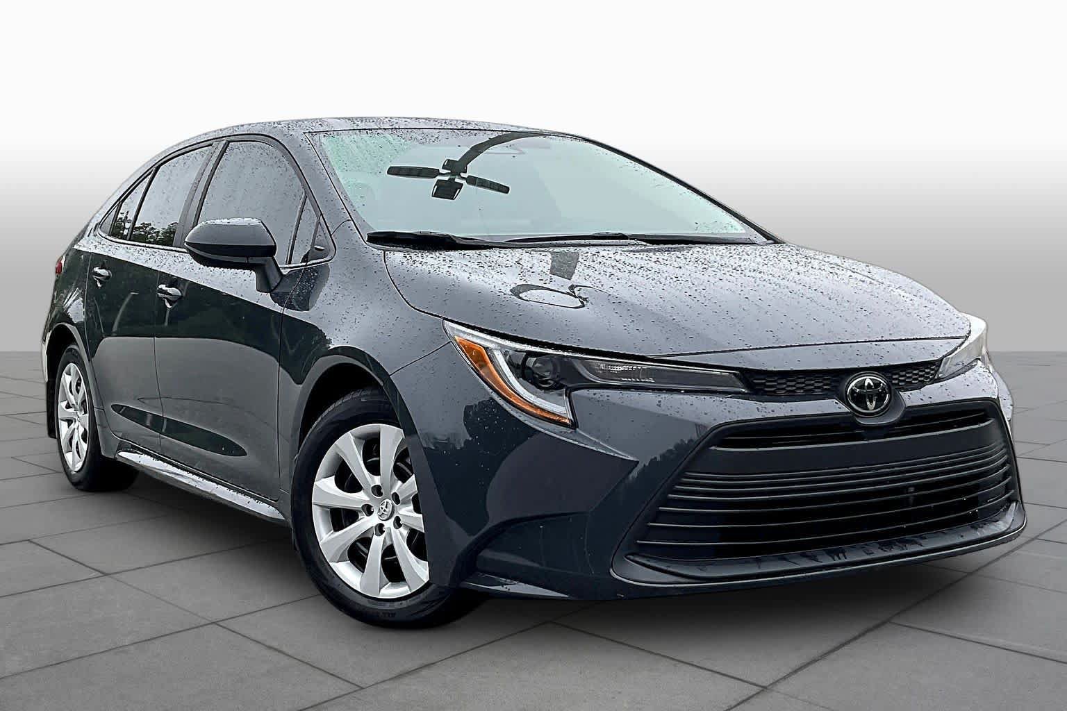 Used 2025 Toyota Corolla LE w/ Convenience Package FWD image 3