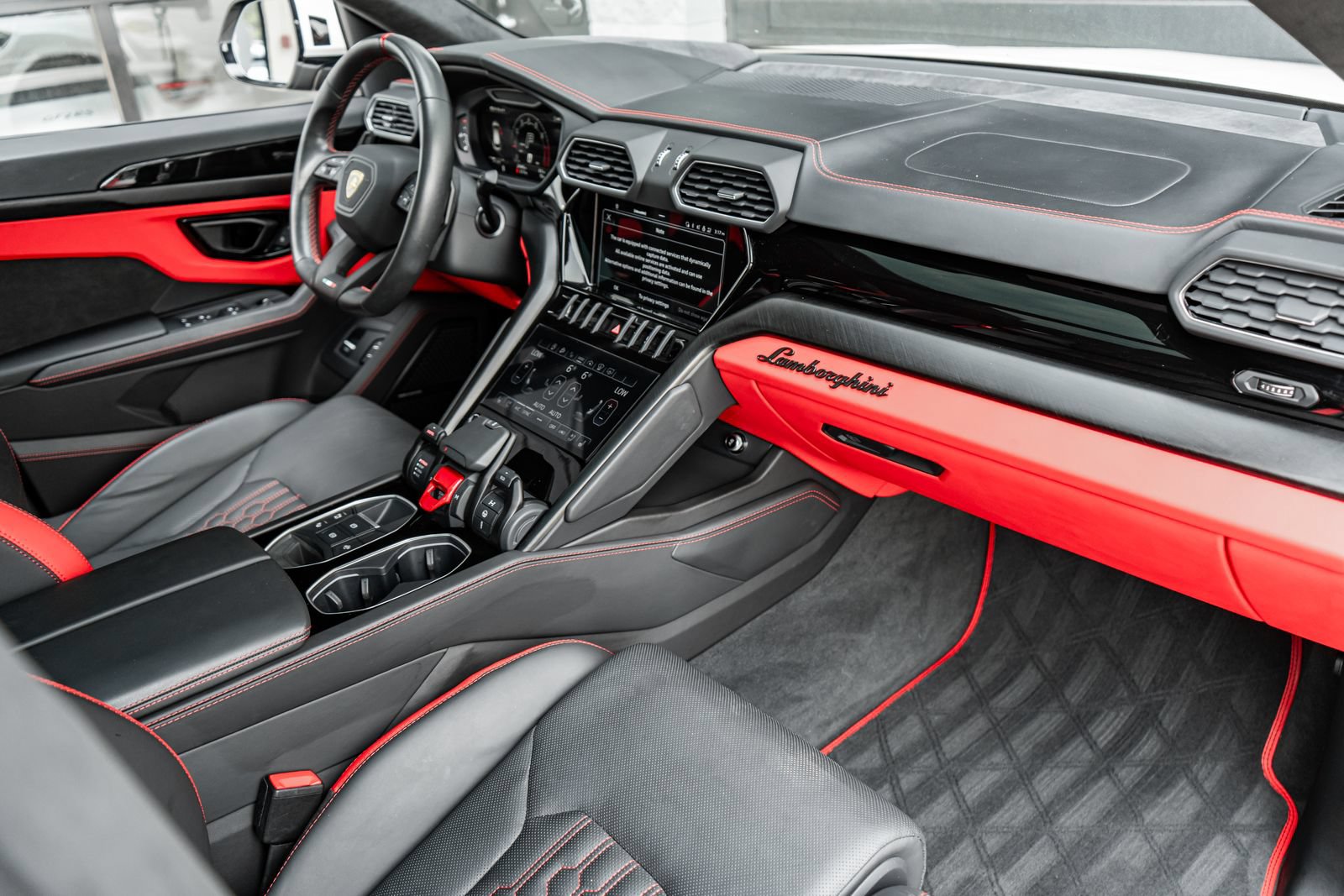 Used 2023 Lamborghini Urus S AWD/4WD image 2
