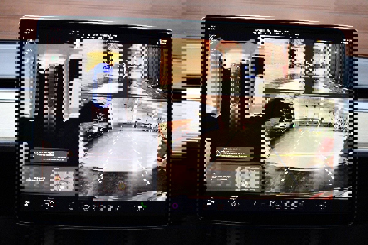 Used 2024 Tesla Model Y Performance image 18