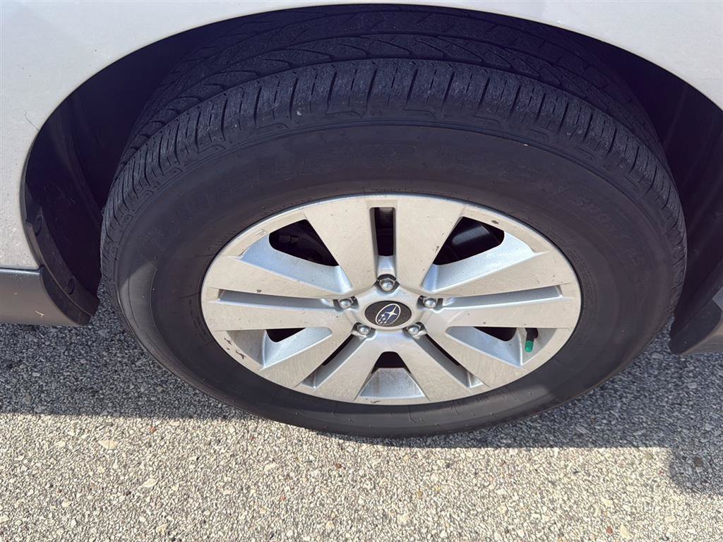 Used 2019 Subaru Outback 2.5i Premium AWD/4WD image 2
