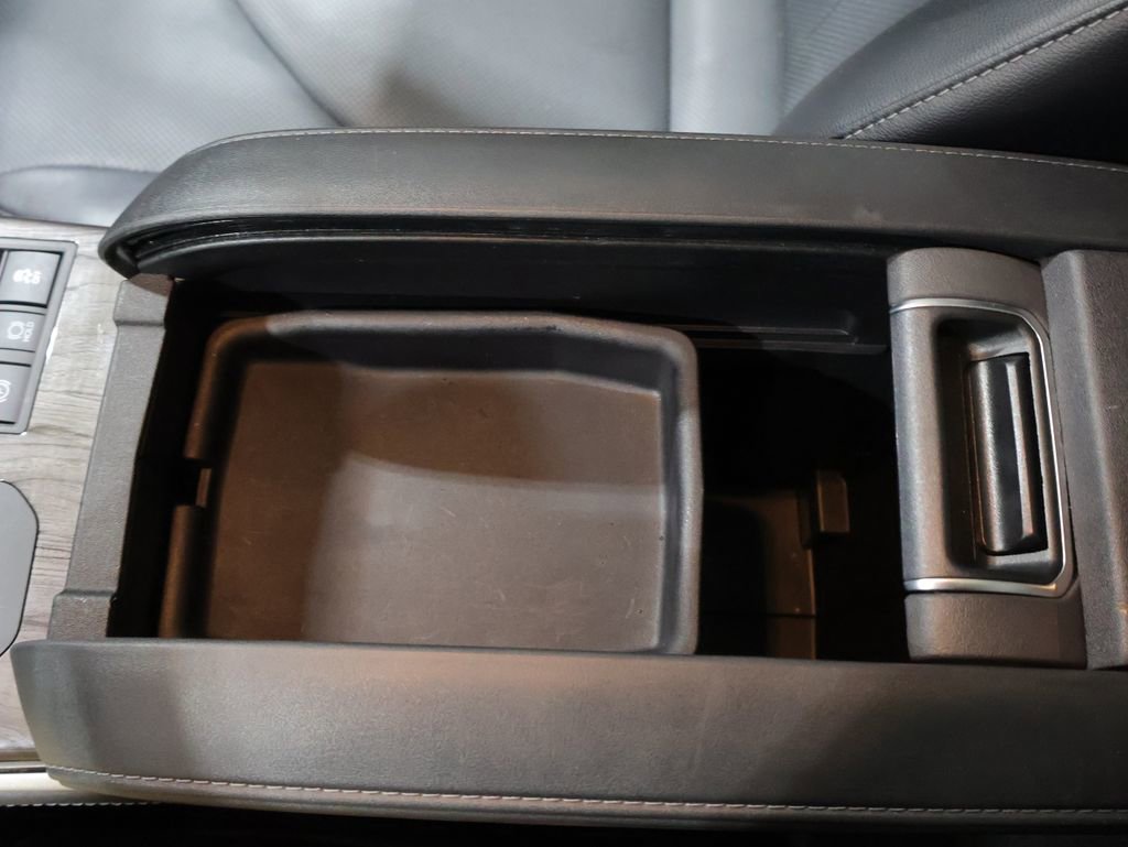 Used 2025 Toyota Highlander Platinum image 18