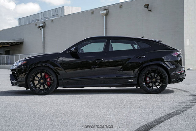 Used 2024 Lamborghini Urus S AWD/4WD image 3