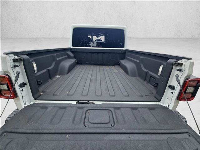 Used 2024 Jeep Gladiator Mojave AWD/4WD image 6