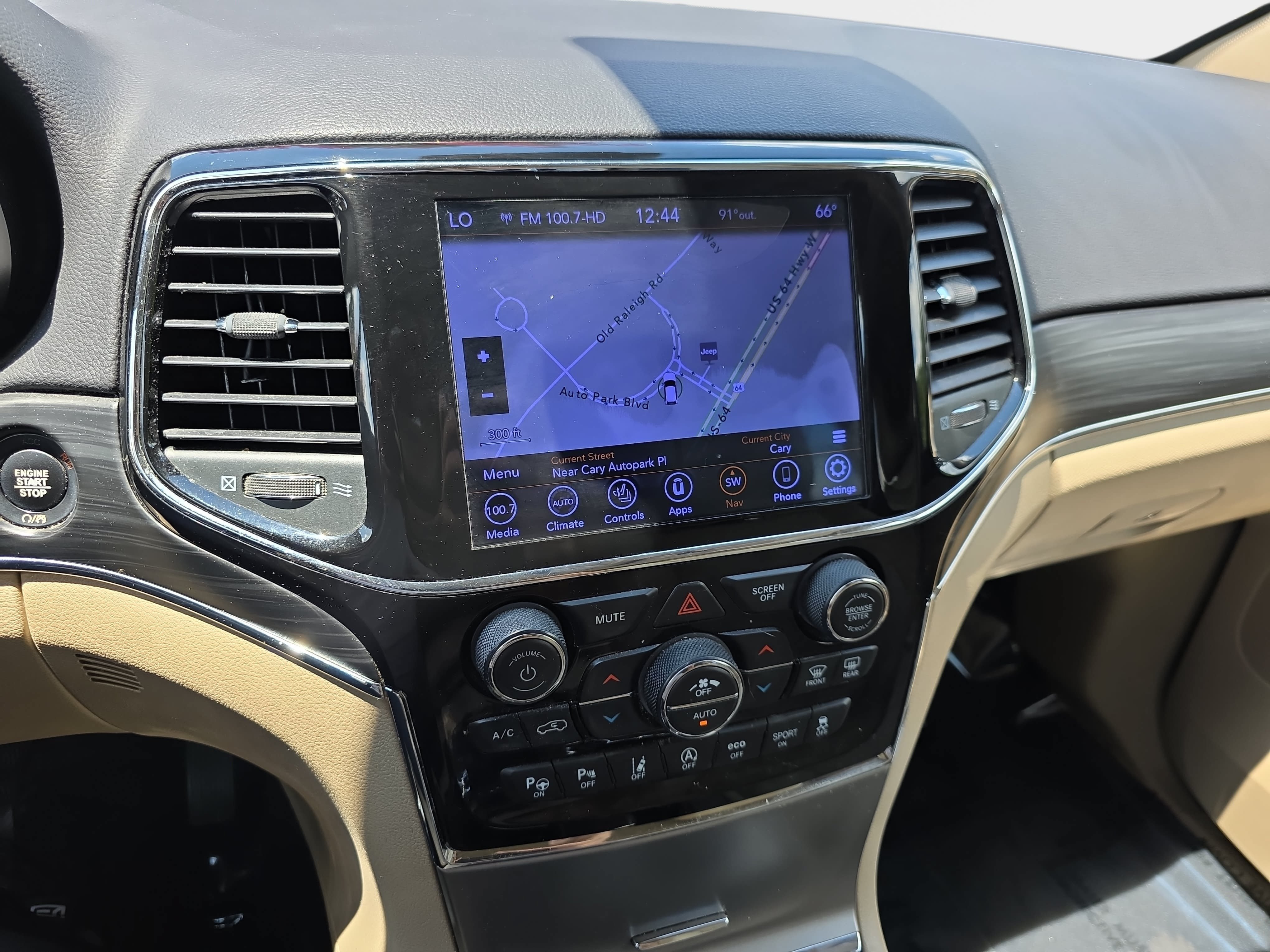 Used 2020 Jeep Grand Cherokee Limited w/ Luxury Group II AWD/4WD image 18