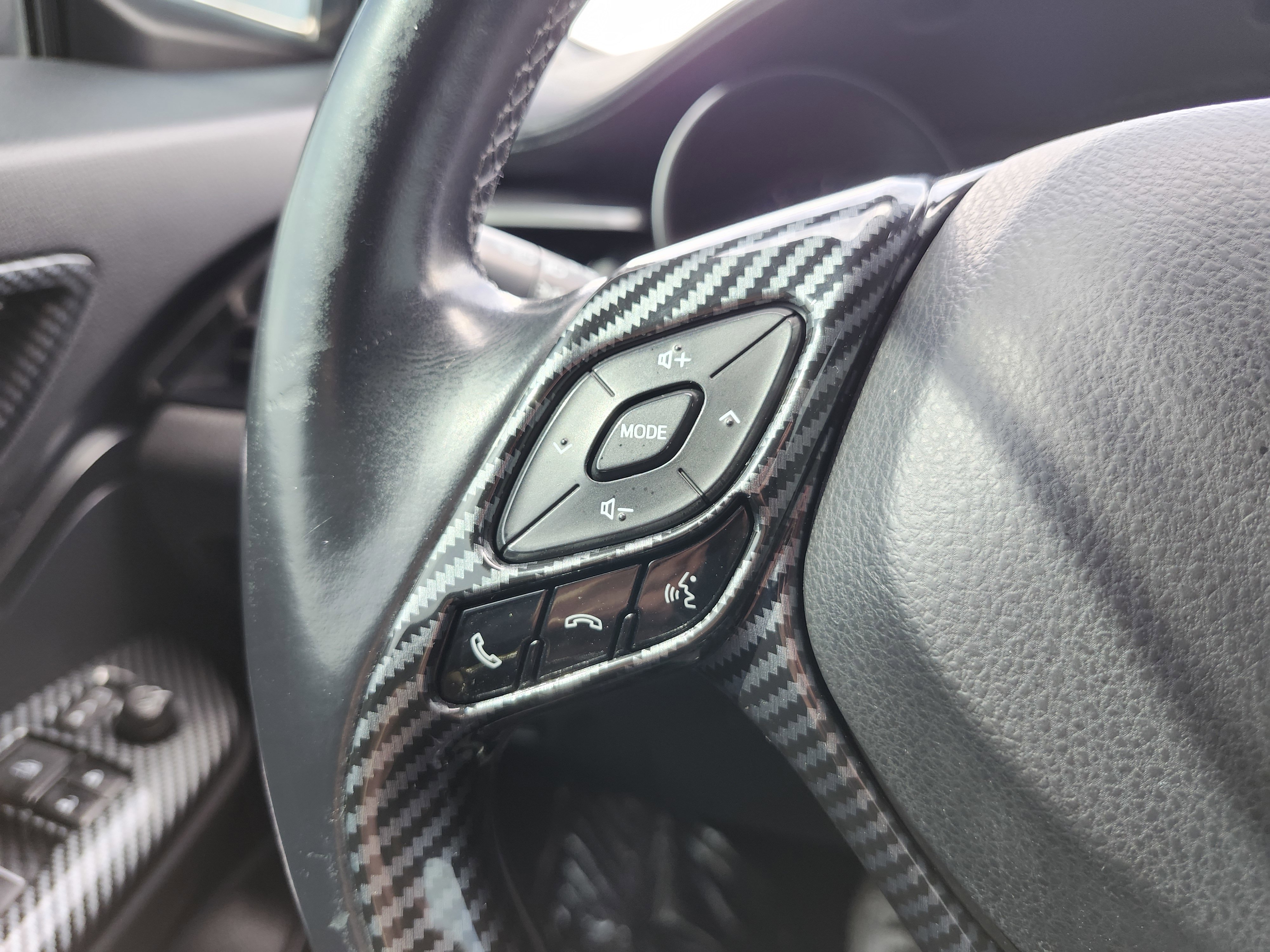 Used 2018 Toyota C-HR XLE image 32