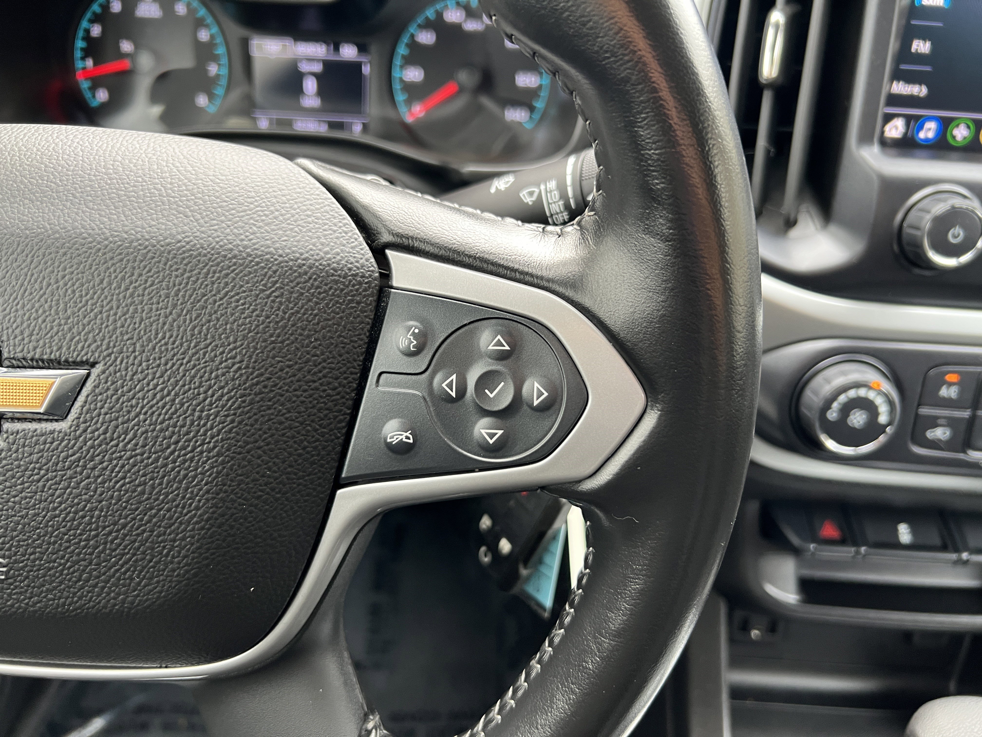 Used 2022 Chevrolet Colorado LT w/ LT Convenience Package AWD/4WD image 25