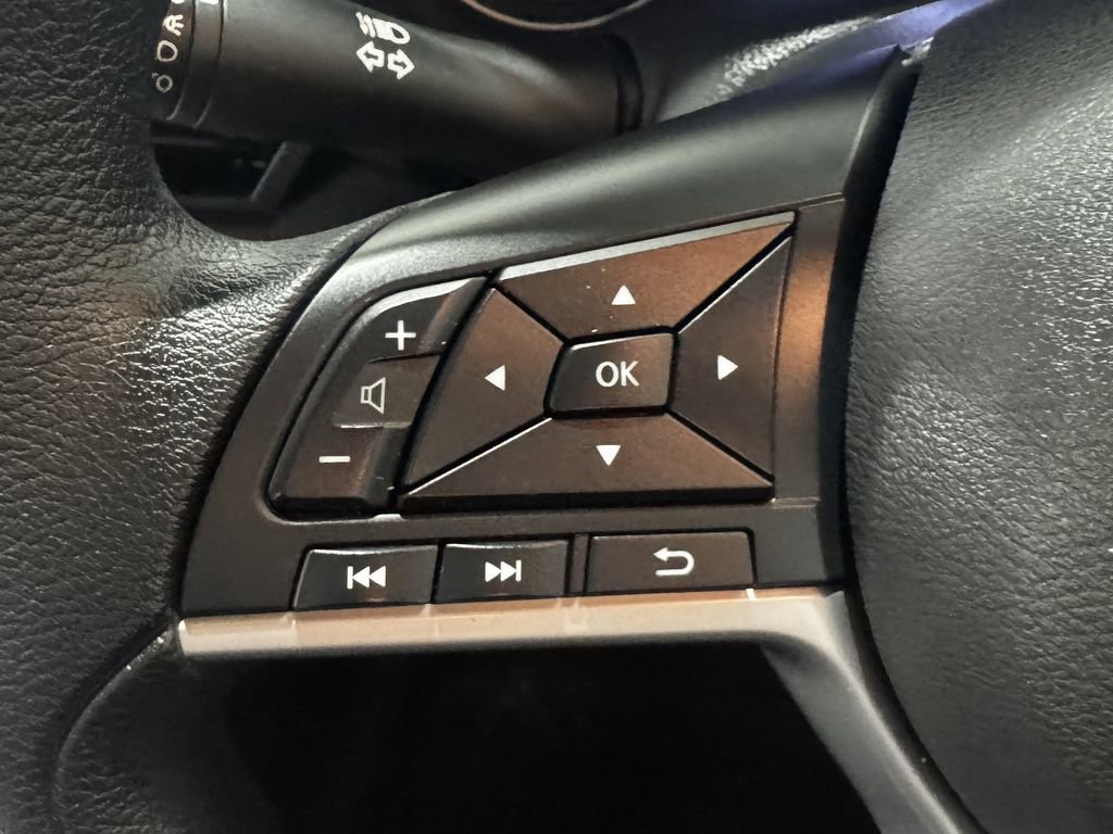 Used 2025 Nissan Altima 2.5 SV image 5