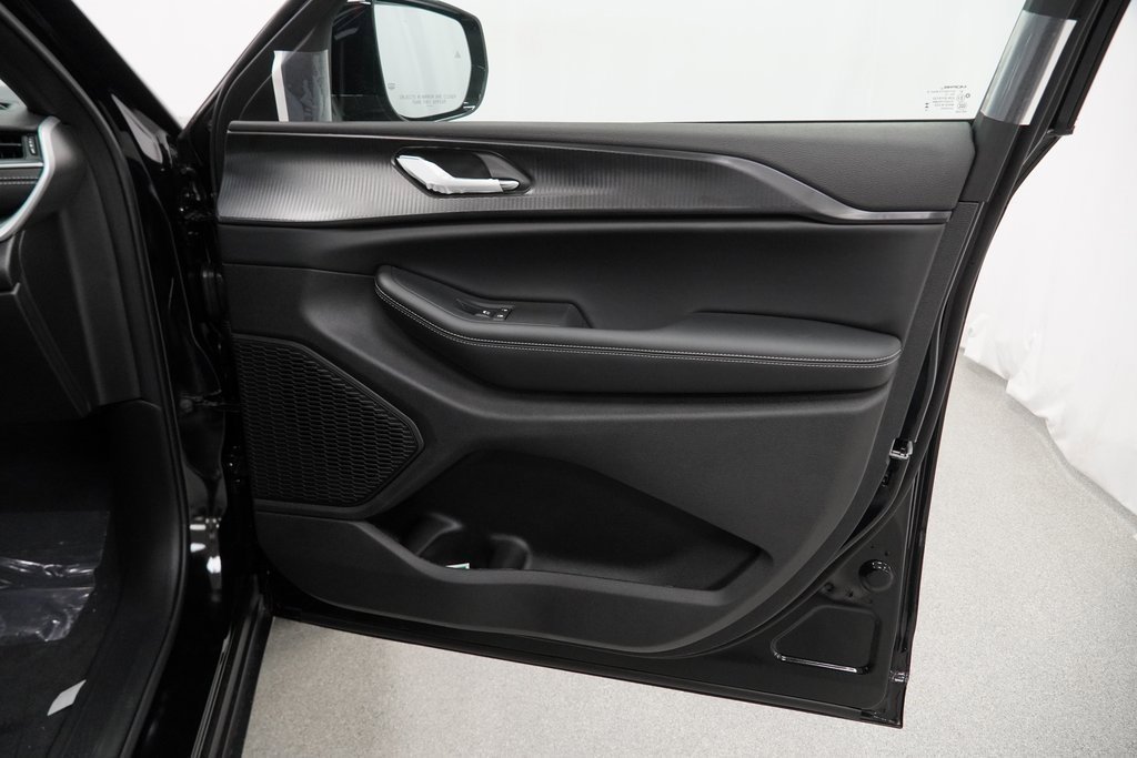 New 2025 Jeep Grand Cherokee Altitude image 33