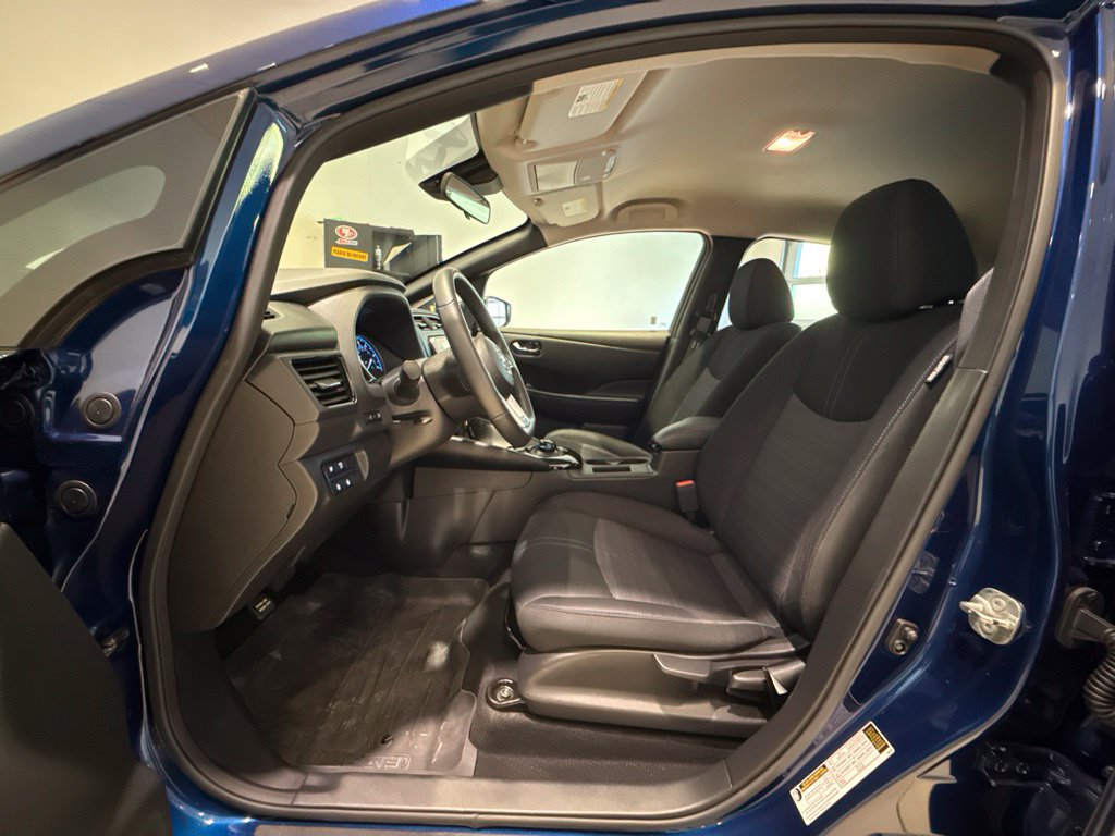 Used 2022 Nissan Leaf SV FWD image 11
