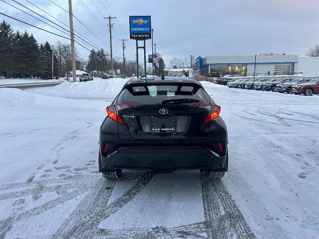 Used 2022 Toyota C-HR XLE image 4