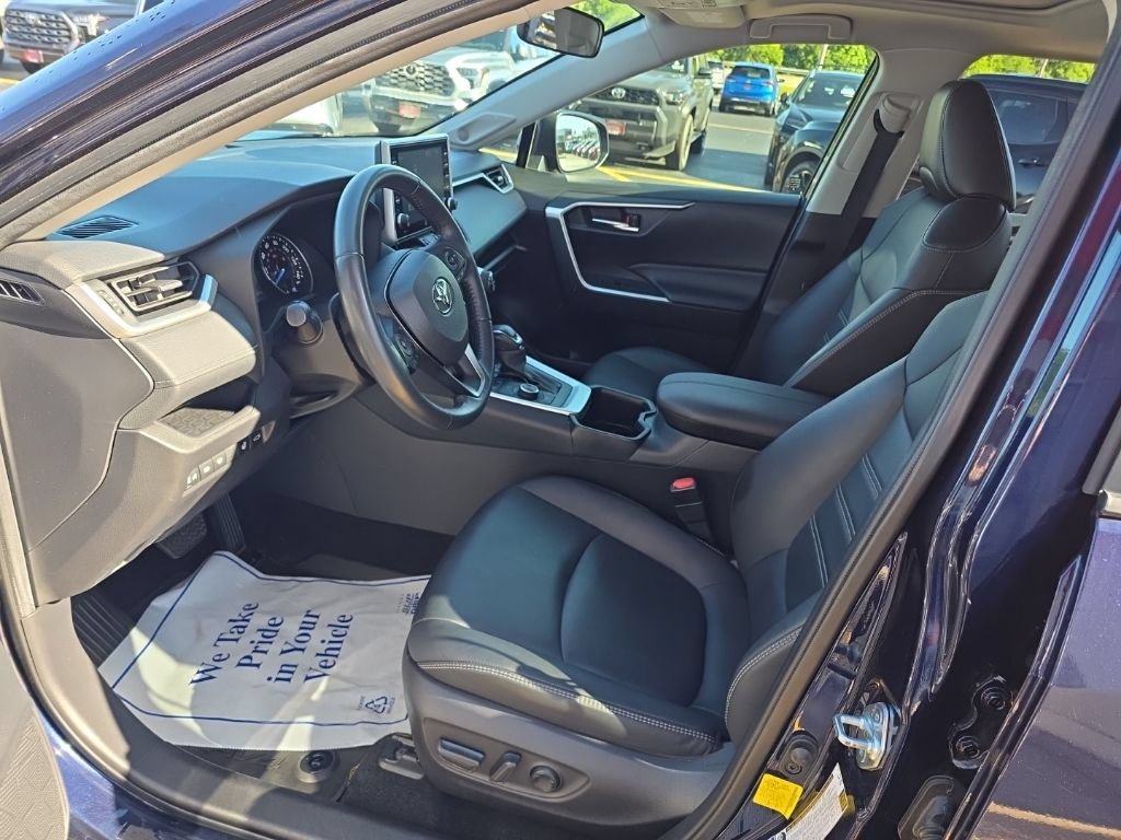 Used 2022 Toyota RAV4 XLE Premium AWD/4WD image 15