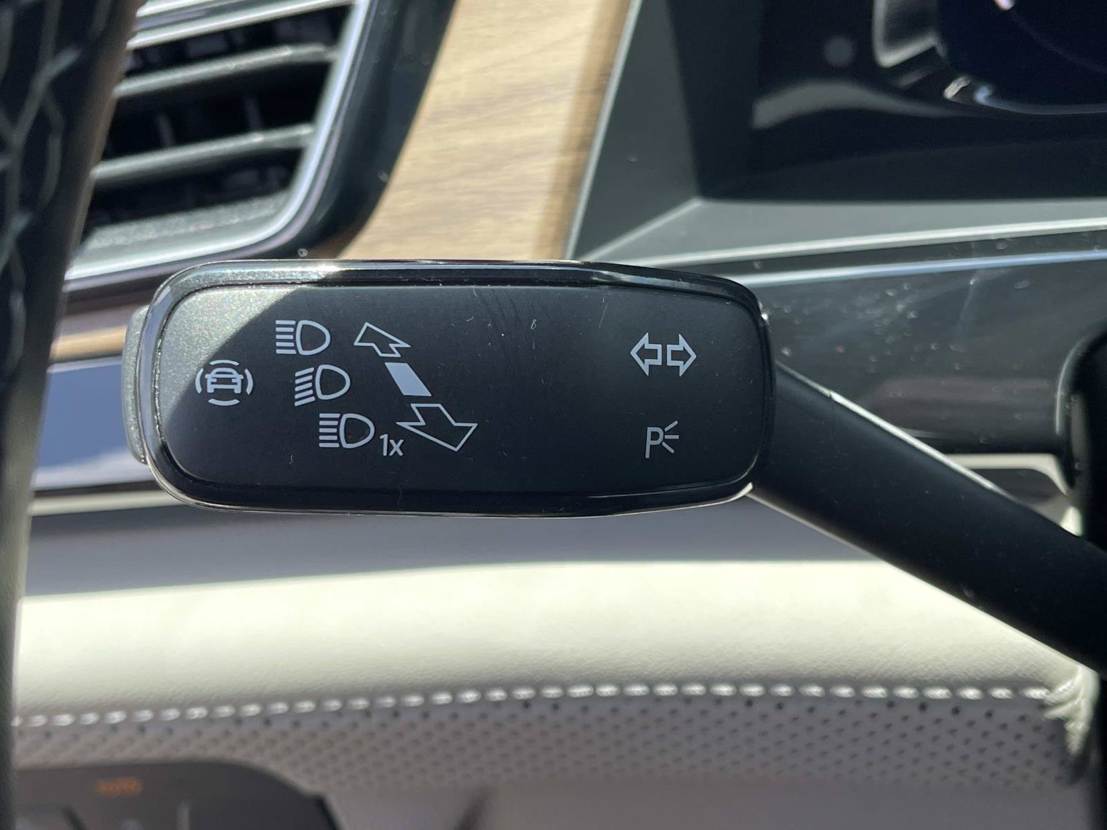 Used 2025 Volkswagen Atlas SE FWD image 21