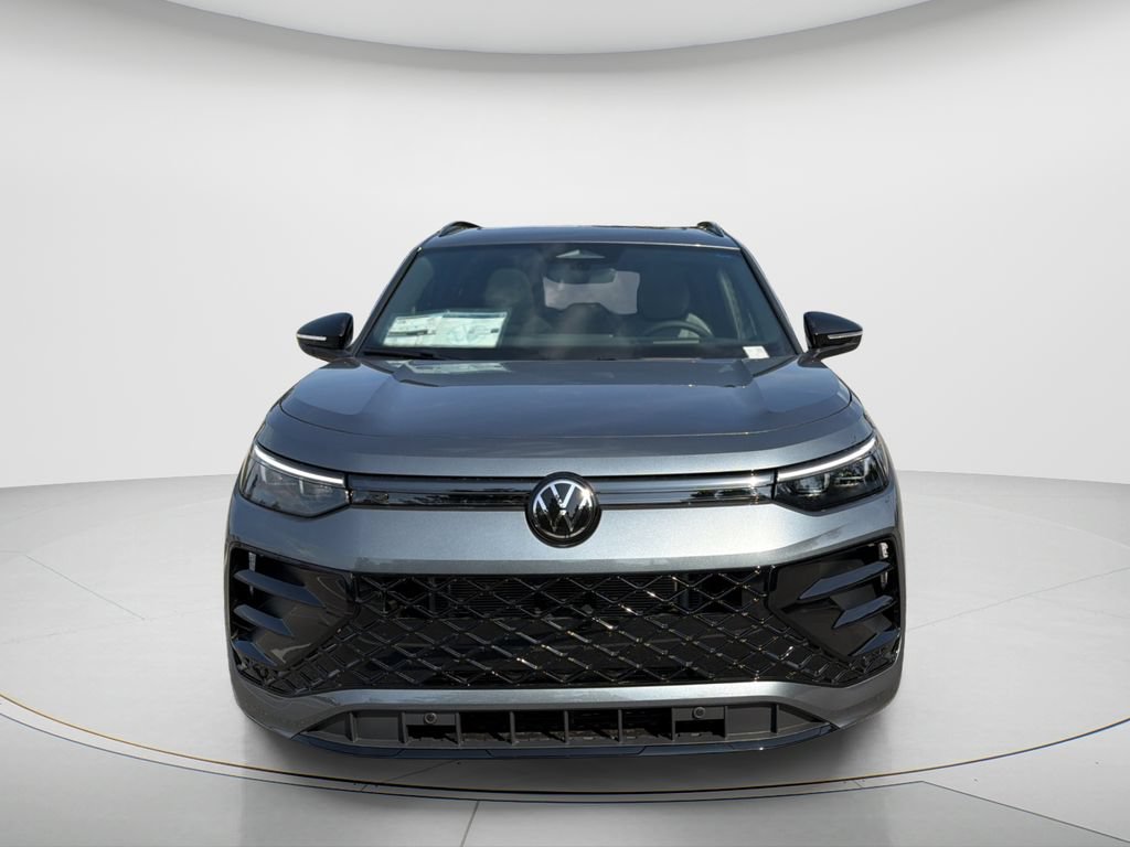 New 2026 Volkswagen Tiguan SE R-Line FWD image 2
