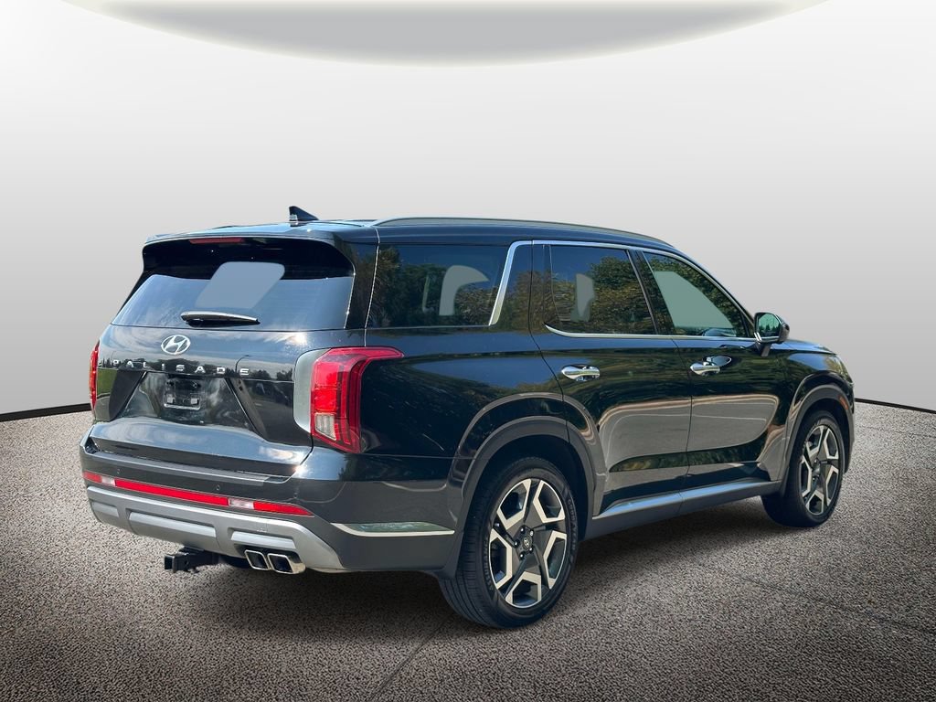 Used 2024 Hyundai Palisade Limited FWD image 2