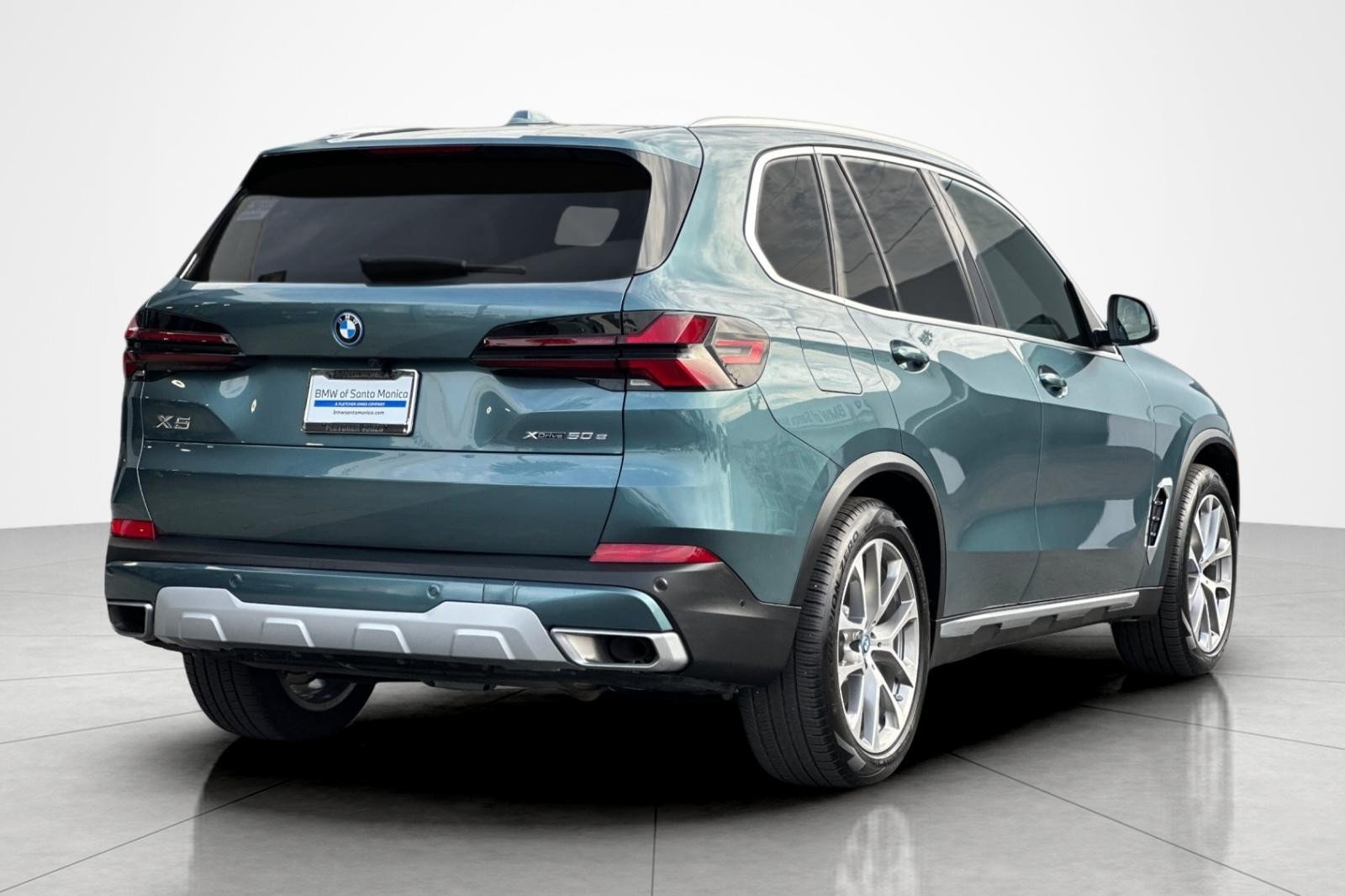 Used 2025 BMW X5 xDrive50e w/ Premium Package AWD/4WD image 5