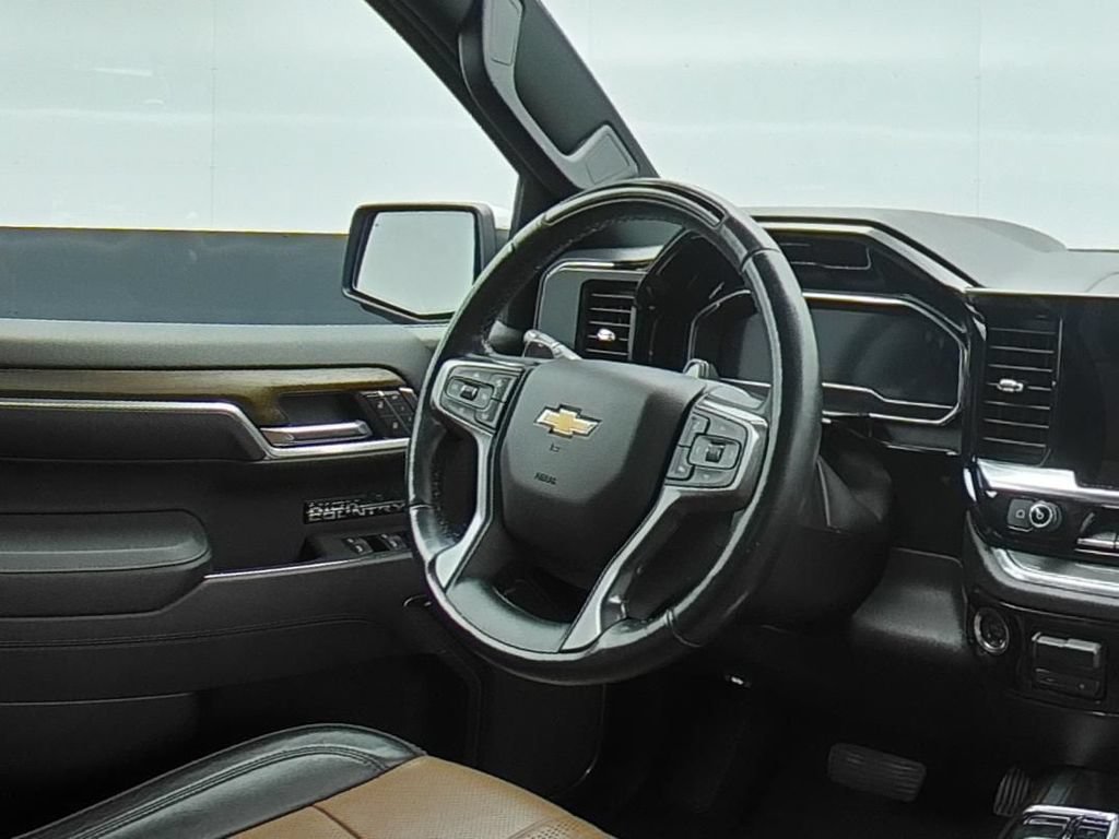 Used 2025 Chevrolet Silverado 1500 High Country AWD/4WD image 33