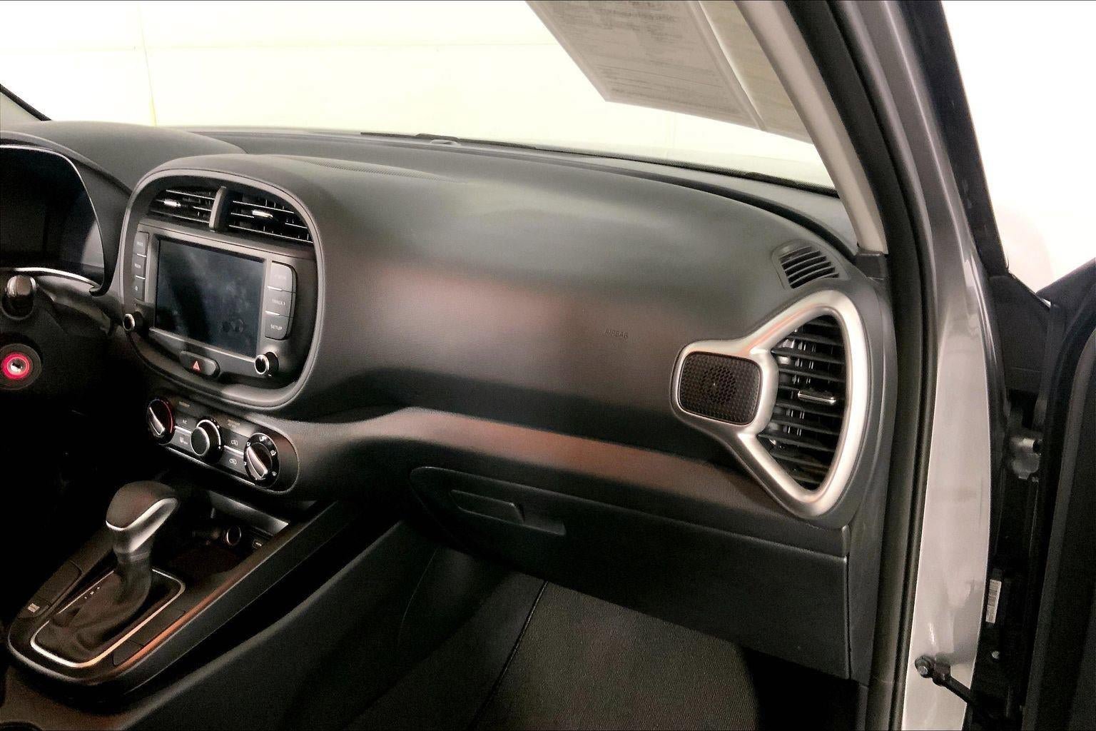 Used 2025 Kia Soul LX w/ LX Technology Package image 16