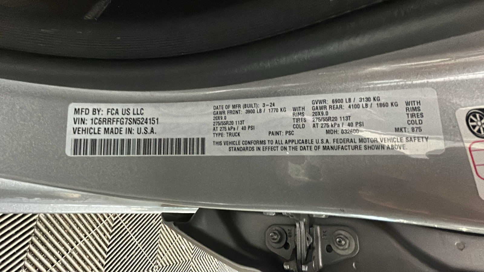 Used 2025 RAM 1500 4x4 Crew Cab image 12