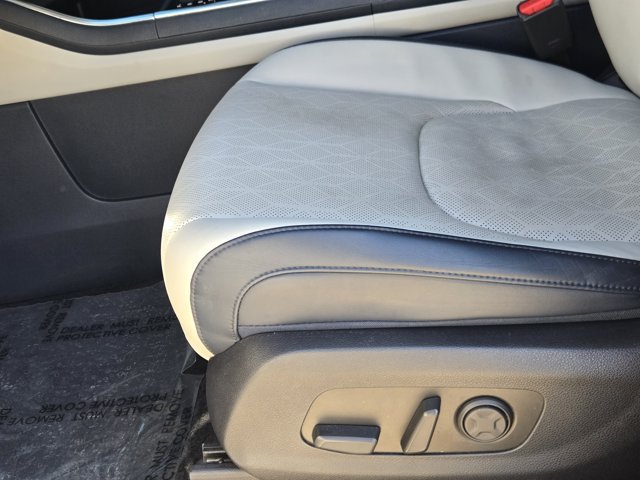 Used 2025 Kia Carnival SX FWD image 31