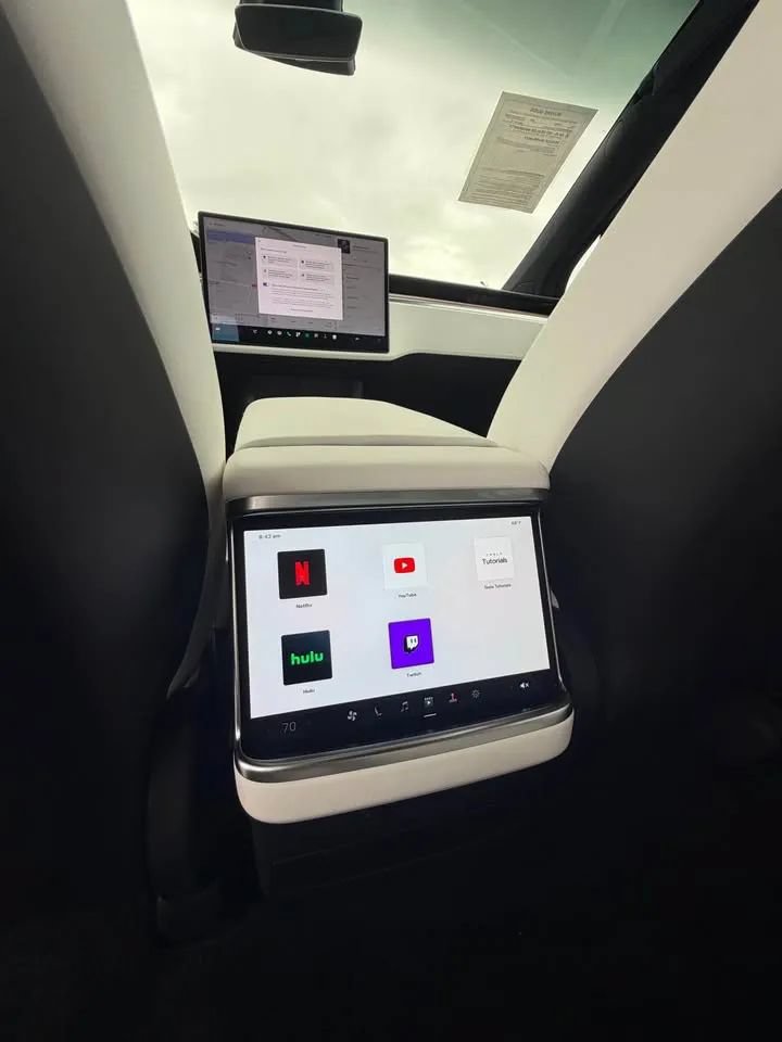 Used 2025 Tesla Model X AWD/4WD image 16