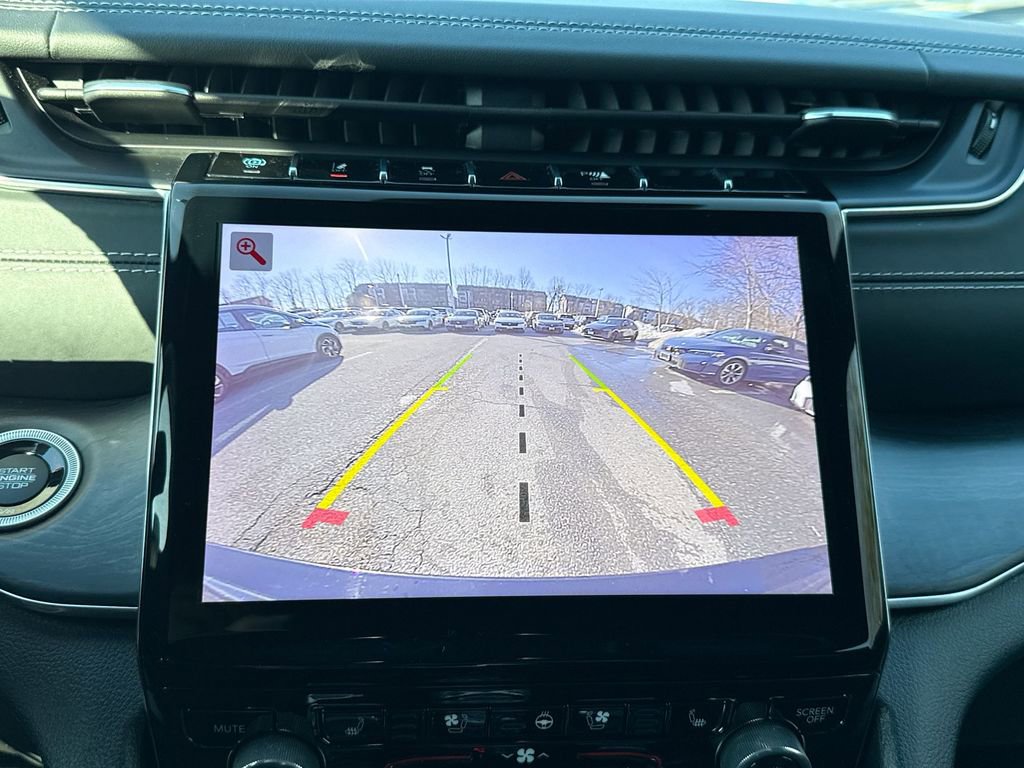 Used 2022 Jeep Grand Cherokee Overland w/ Luxury Tech Group IV image 23