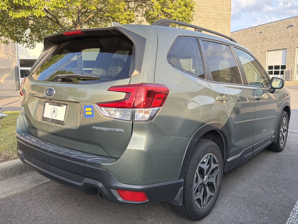 Used 2020 Subaru Forester Premium AWD/4WD image 5