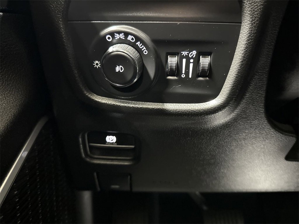 Used 2022 Jeep Grand Cherokee Limited image 18