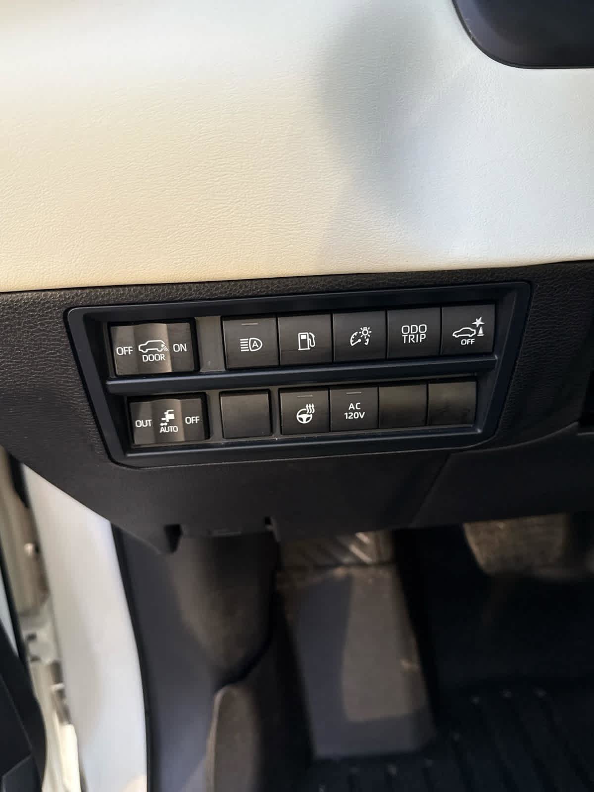 Used 2025 Toyota Sequoia Capstone image 24