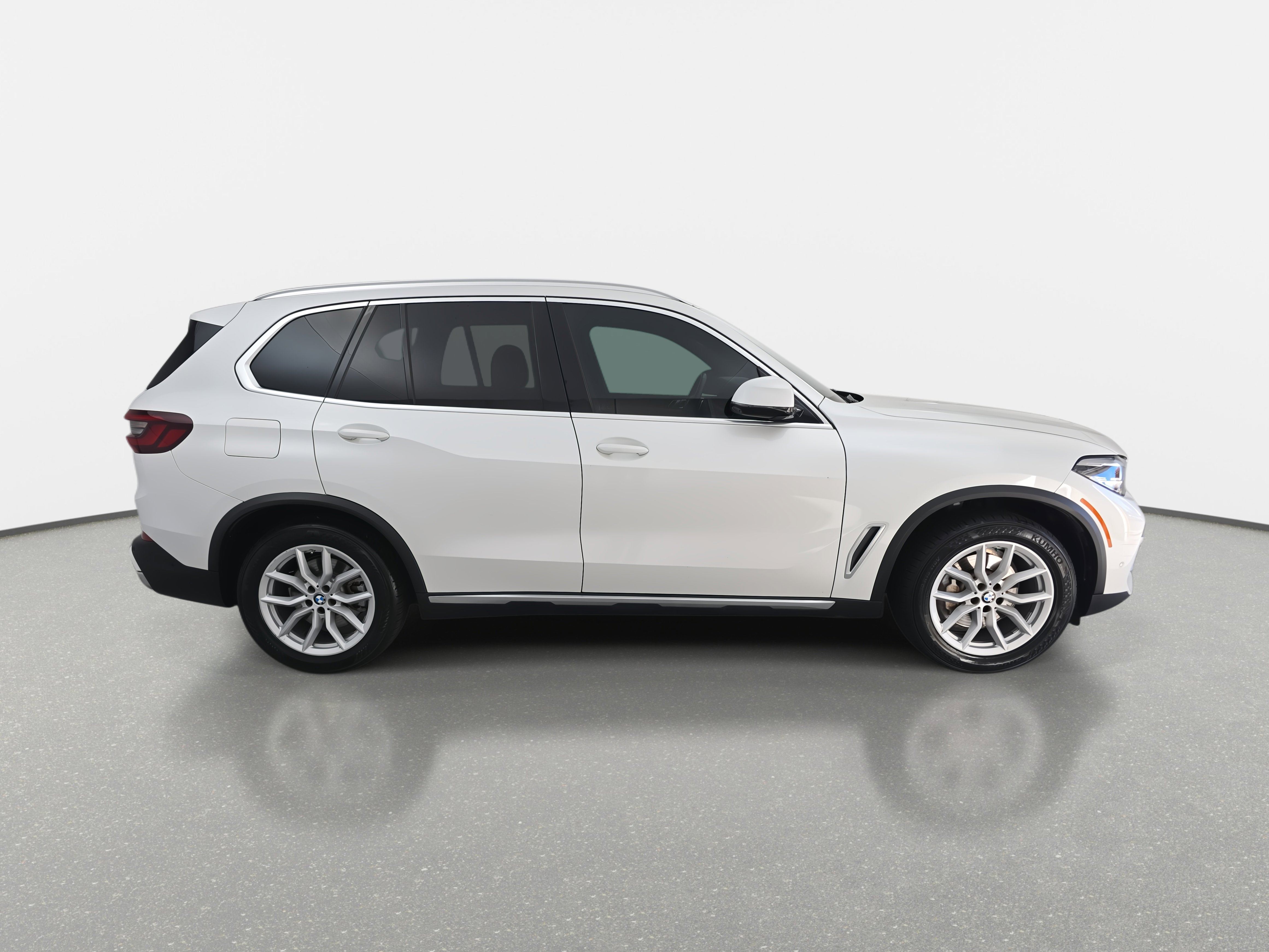 Used 2023 BMW X5 xDrive40i w/ Premium Package image 4