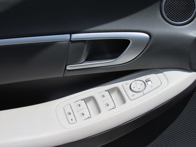 Used 2025 Hyundai Sonata SEL FWD image 18
