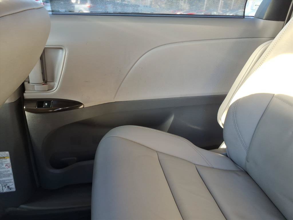 Used 2018 Toyota Sienna XLE AWD/4WD image 22
