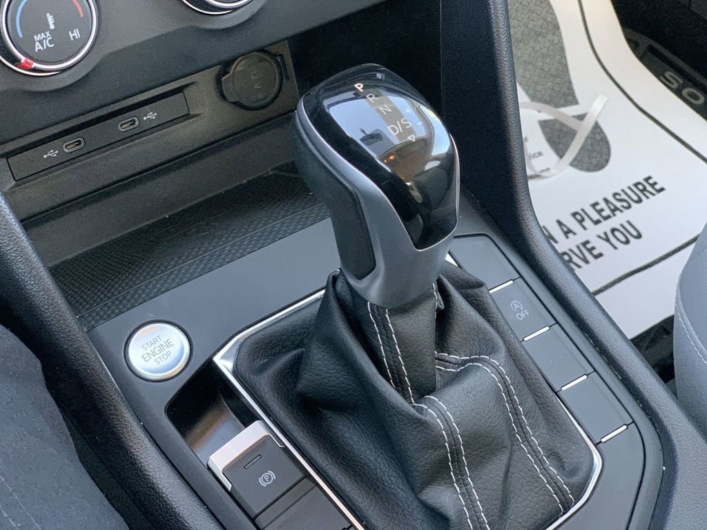 Used 2022 Volkswagen Taos SE image 13