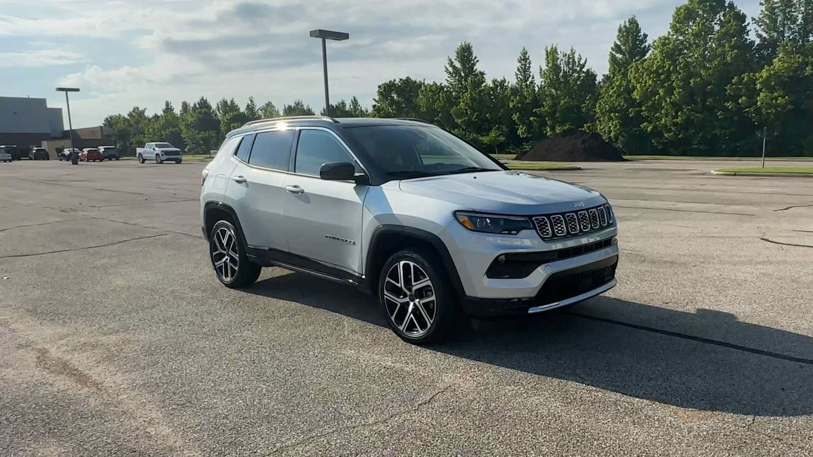 Used 2025 Jeep Compass Limited w/ Elite Group AWD/4WD image 2