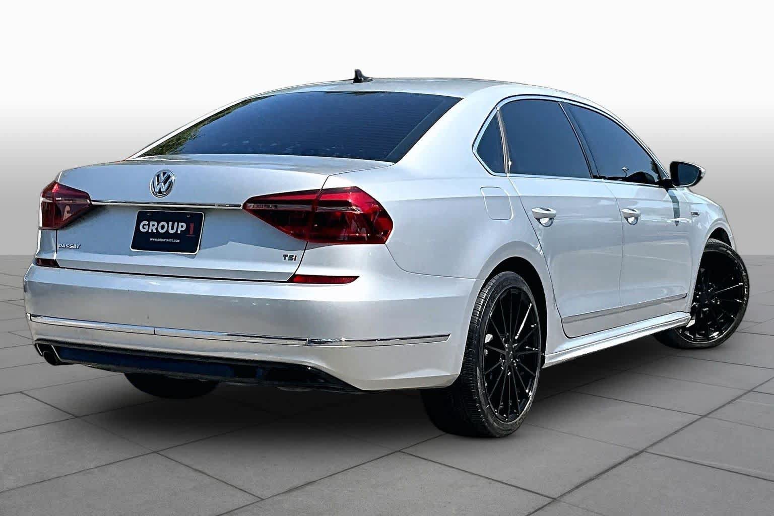 Used 2017 Volkswagen Passat 1.8T R-Line FWD image 13