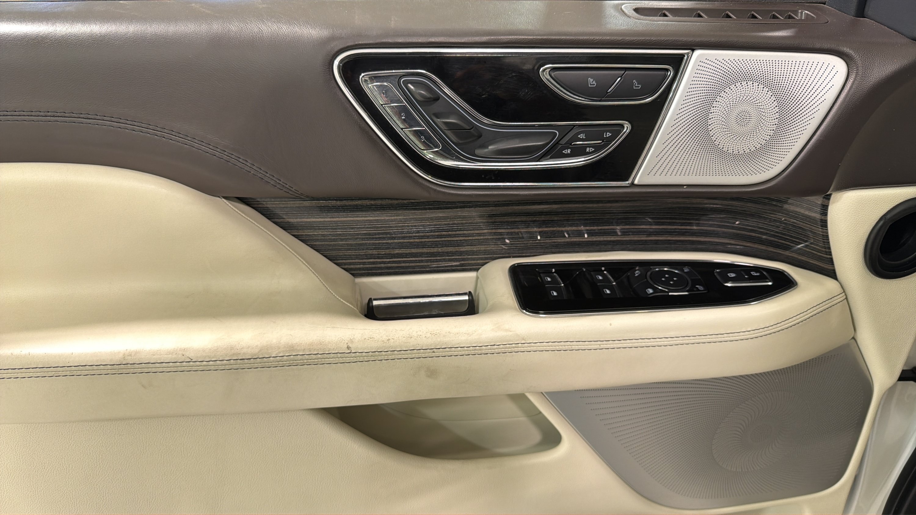Used 2023 Lincoln Navigator L Black Label AWD/4WD image 11