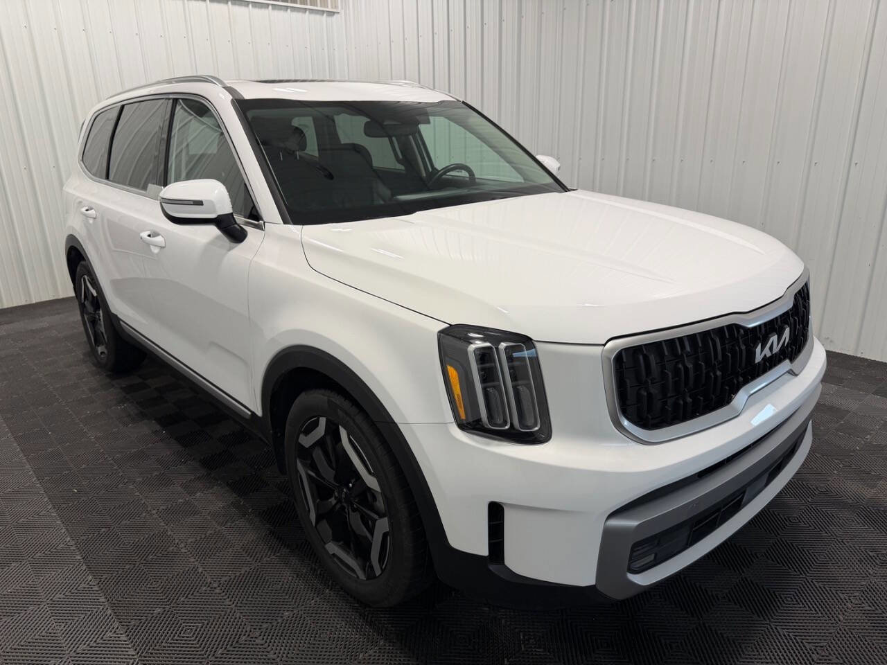 Used 2023 Kia Telluride EX AWD/4WD image 5