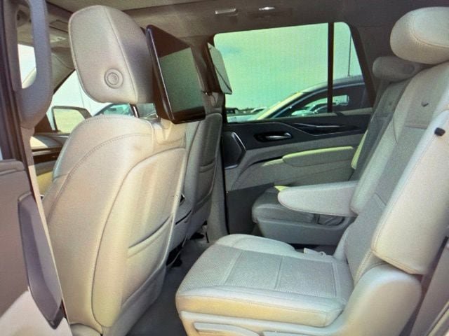 Used 2024 Cadillac Escalade Sport Platinum w/ LPO, ONYX Package AWD/4WD image 7