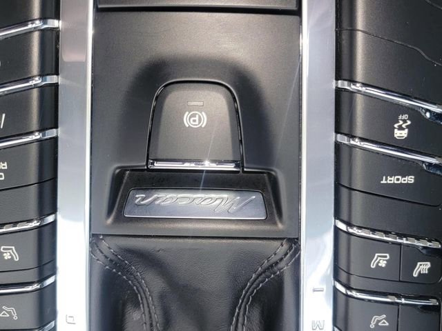 Used 2018 Porsche Macan image 25