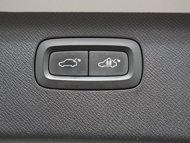 Used 2016 Volvo XC90 T6 Momentum w/ Momentum Plus Package image 49