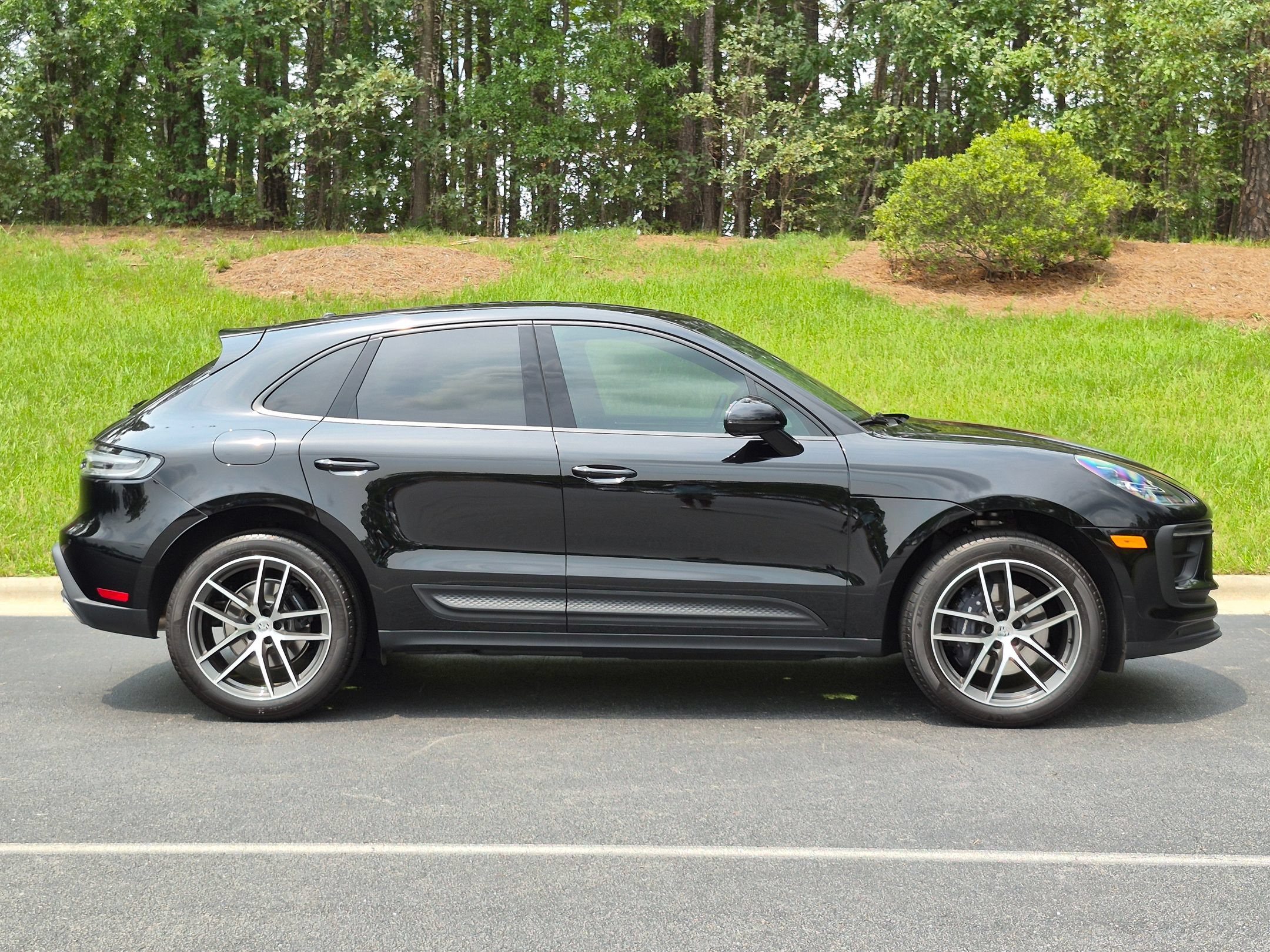 Certified 2026 Porsche Macan AWD/4WD image 31