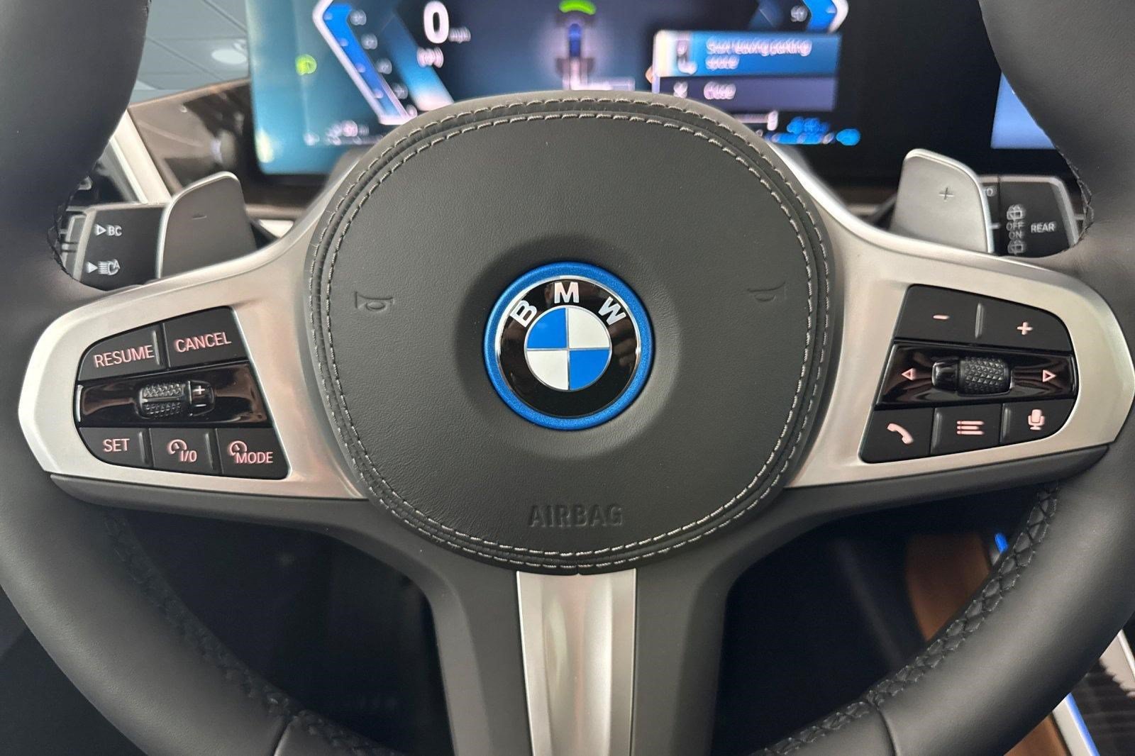 New 2026 BMW X5 xDrive50e w/ M Sport Package AWD/4WD image 10