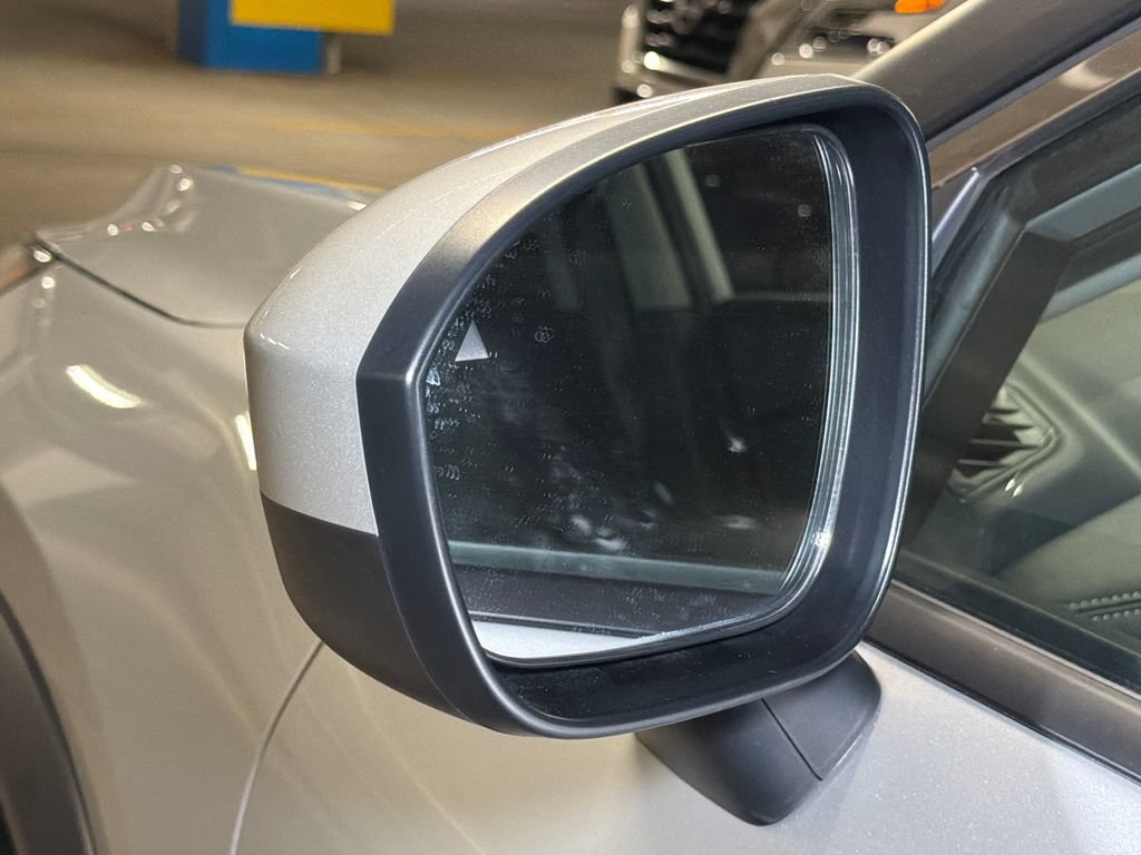 Used 2025 Nissan Rogue SV AWD/4WD image 18