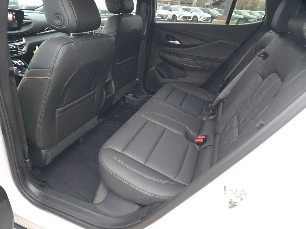 New 2025 Buick Envista Avenir image 18