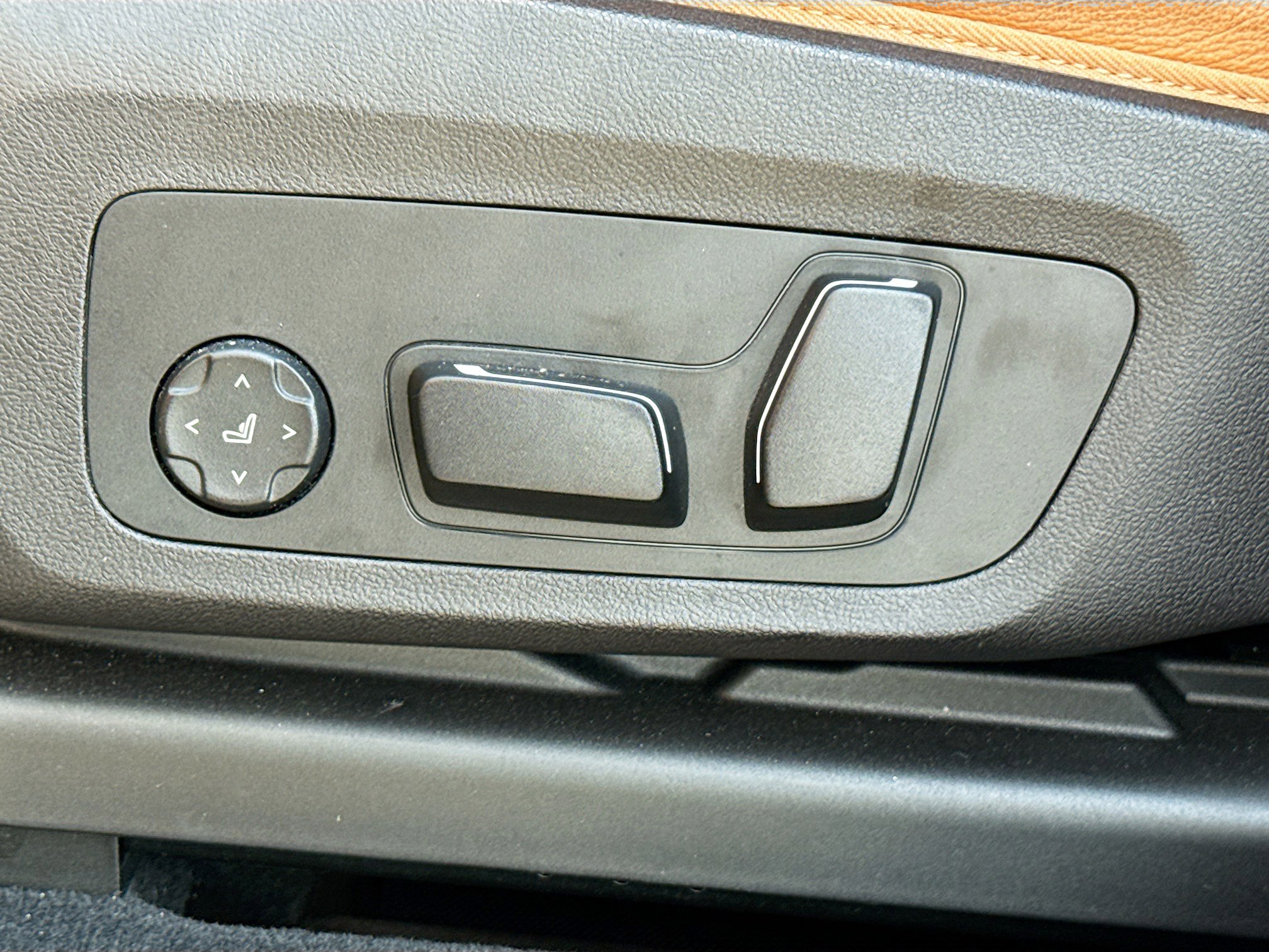 Used 2024 BMW X3 M40i w/ Premium Package image 26