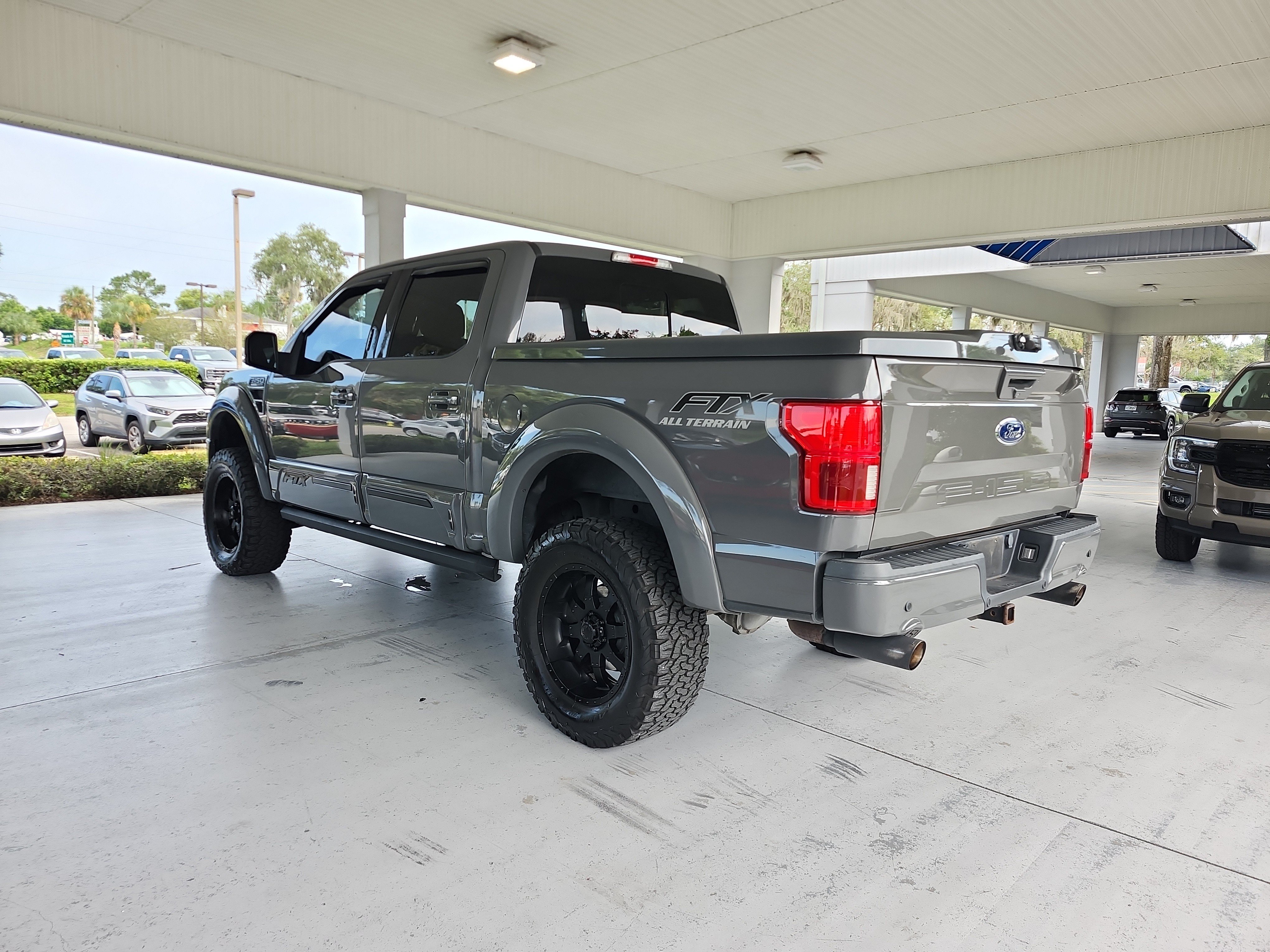 Used 2018 Ford F150 Lariat w/ Equipment Group 502A Luxury AWD/4WD image 3