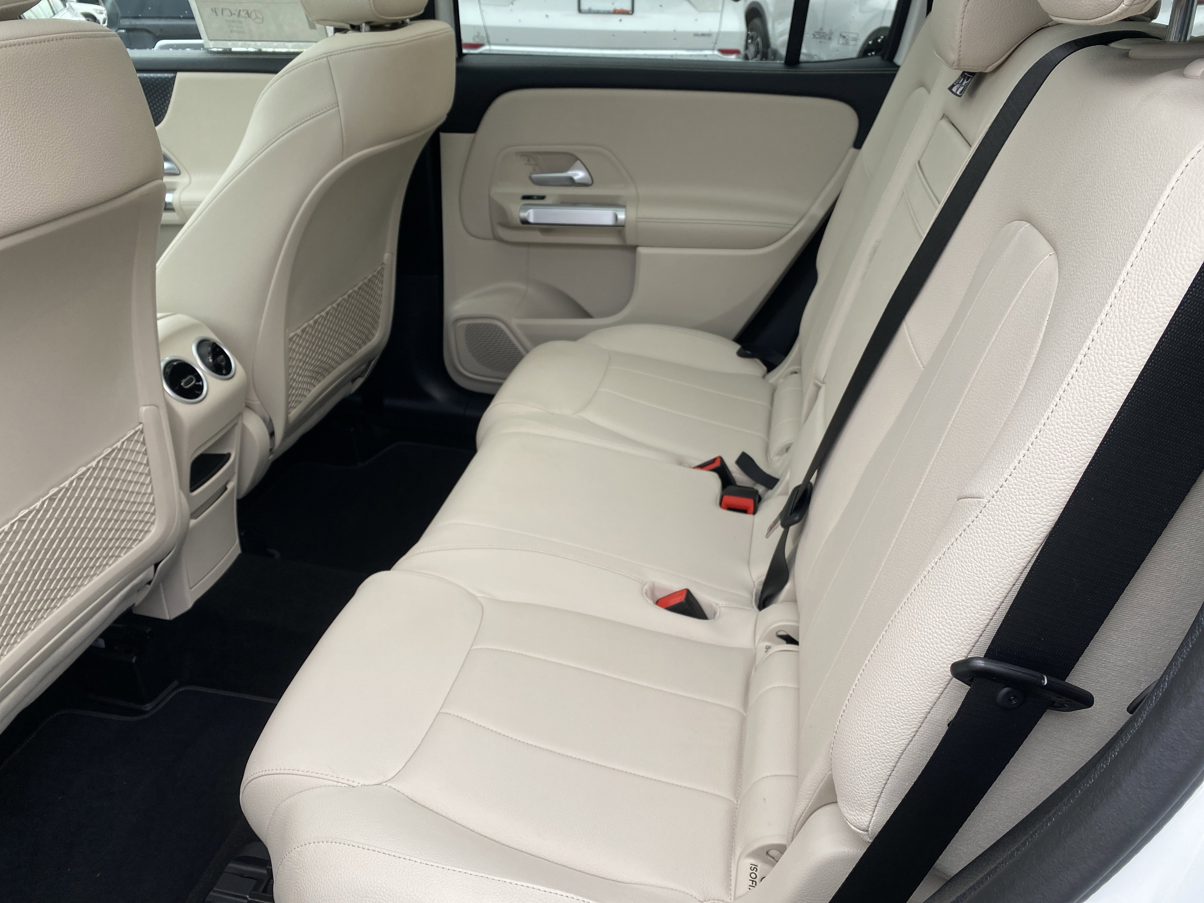 Used 2025 Mercedes-Benz GLB 250 4MATIC image 26