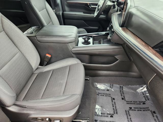 Used 2025 Chevrolet Suburban LS RWD image 19