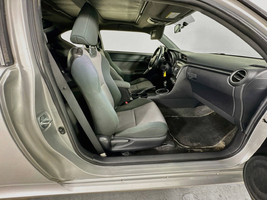 Used 2014 Scion tC FWD image 31