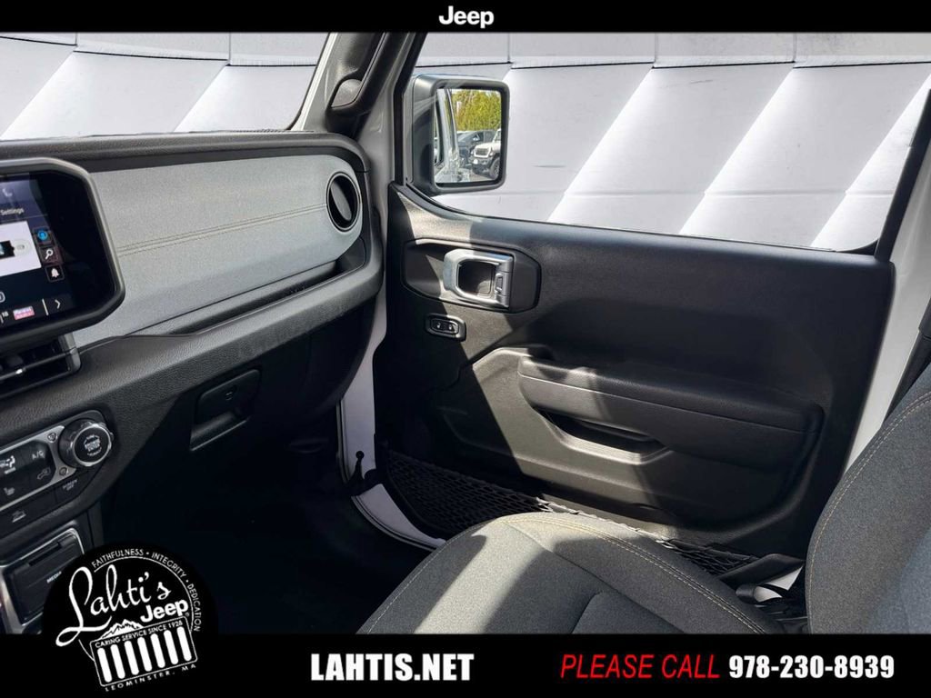 Used 2024 Jeep Wrangler Unlimited w/ Convenience Group image 14