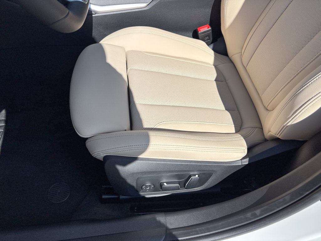 New 2026 BMW 330i xDrive Sedan w/ M Sport Package AWD/4WD image 17